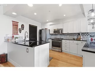 Photo #4: 362512472 Listing