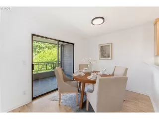 Photo #5: 362857162 Listing