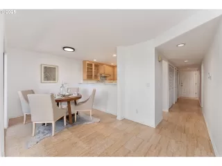 Photo #6: 362857162 Listing