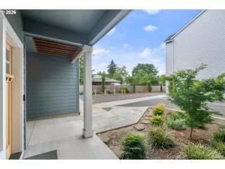 Photo #4: 363619889 Listing