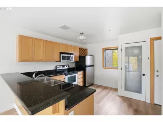 Photo #3: 364081775 Listing