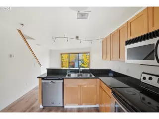 Photo #5: 364081775 Listing