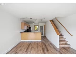 Photo #6: 364081775 Listing