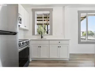 Photo #2: 364951916 Listing