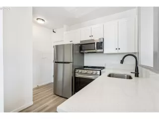 Photo #4: 364951916 Listing