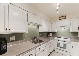 Photo #4: 365074905 Listing