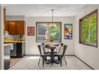 Photo #4: 365523399 Listing