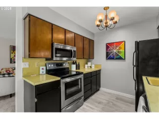 Photo #5: 365523399 Listing