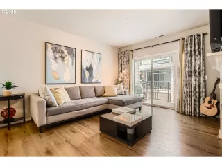 Photo #4: 365558076 Listing