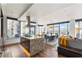 Photo #3: 366763266 Listing