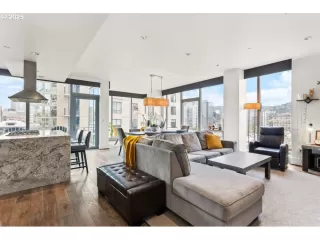 Photo #4: 366763266 Listing