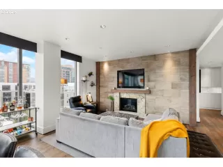 Photo #5: 366763266 Listing