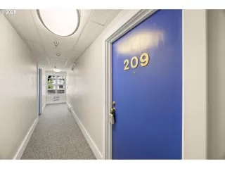 Photo #6: 366783592 Listing