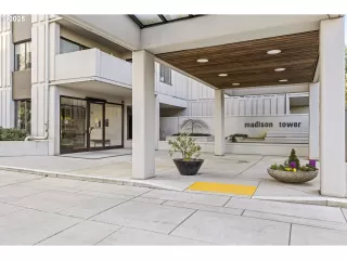 Photo #1: 367012708 Listing