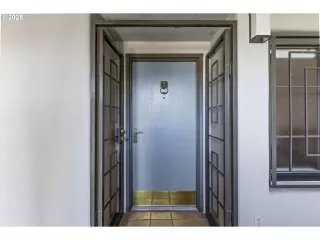 Photo #3: 367012708 Listing