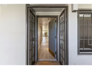 Photo #4: 367012708 Listing