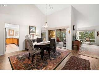 Photo #5: 367771434 Listing