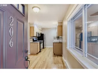 Photo #1: 368689627 Listing 