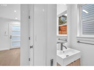 Photo #5: 368839619 Listing