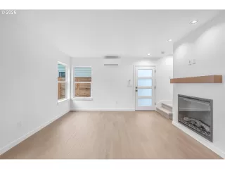 Photo #6: 368839619 Listing