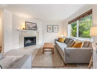 Photo #4: 369310886 Listing