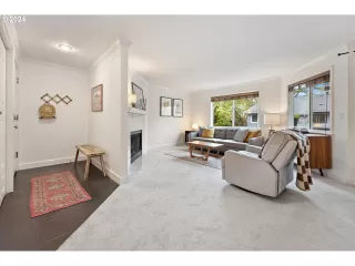 Photo #5: 369310886 Listing