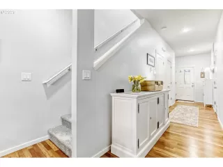 Photo #4: 369562833 Listing