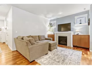 Photo #5: 369562833 Listing