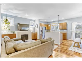 Photo #6: 369562833 Listing