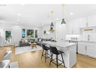 Photo #3: 369843695 Listing