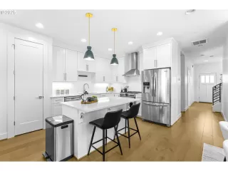 Photo #5: 369843695 Listing