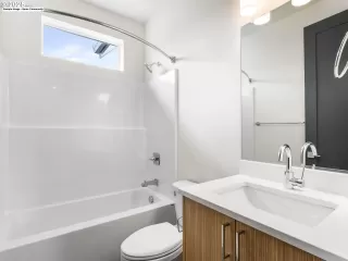 Photo #5: 369864776 Listing