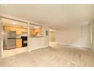 Photo #4: 369934526 Listing 