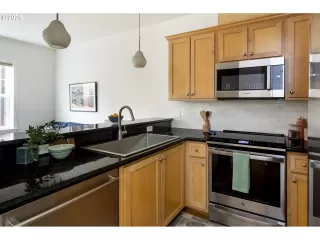 More Details about MLS # 370291498 : 727 SE 33RD PL 21