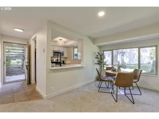 Photo #5: 370404550 Listing 