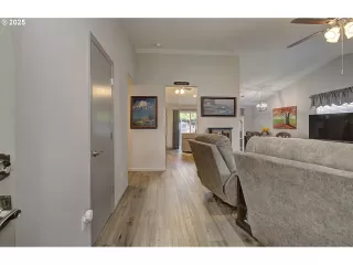 Photo #4: 370745227 Listing