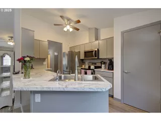 Photo #6: 370745227 Listing