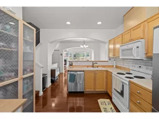 Photo #3: 371001958 Listing 