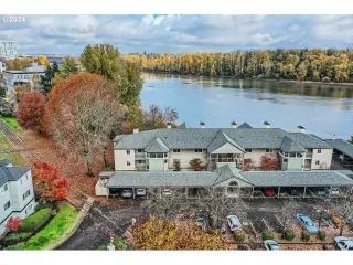 Photo #6: 371122629 Listing