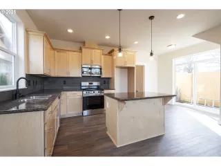 Photo #6: 371400842 Listing 