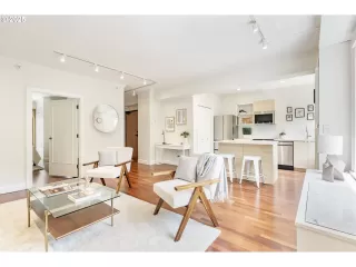 Photo #3: 371609474 Listing