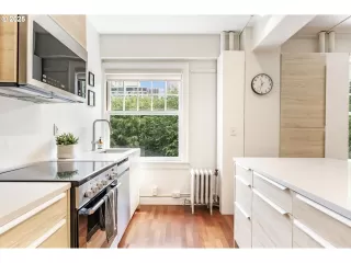 Photo #5: 371609474 Listing