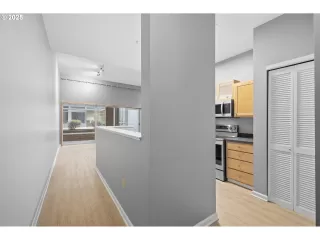 Photo #5: 371678504 Listing