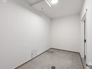 Photo #4: 372008770 Listing