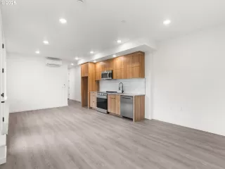 Photo #3: 372888826 Listing