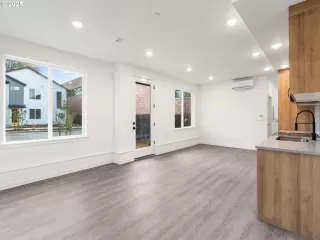 Photo #4: 372888826 Listing