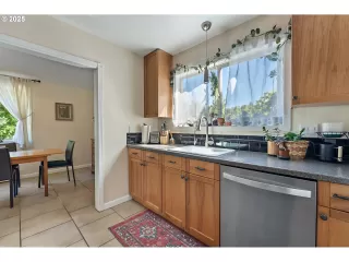 Photo #4: 373155190 Listing 