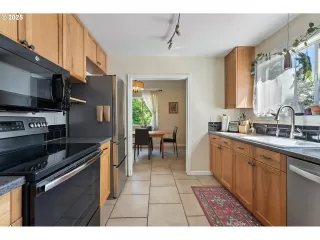 Photo #5: 373155190 Listing 