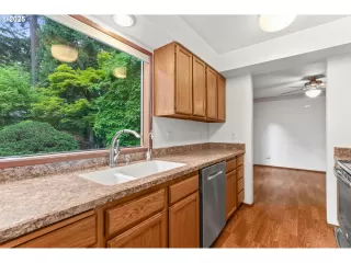 Photo #4: 373355356 Listing