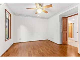 Photo #5: 373355356 Listing